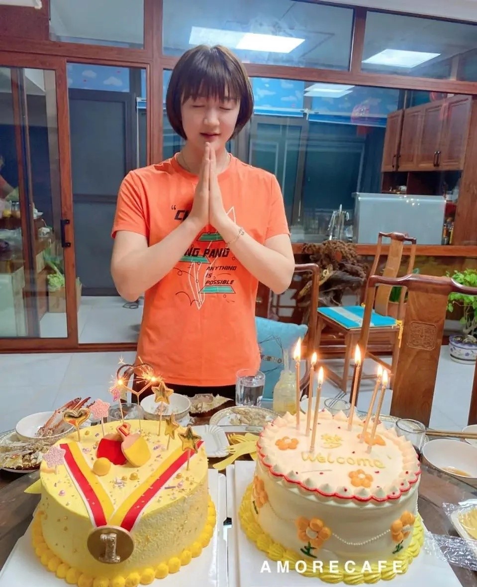 陈梦|孙颖莎王曼昱参加活动！陈梦回家气氛热烈，鲜花锣鼓欢迎蛋糕吸睛