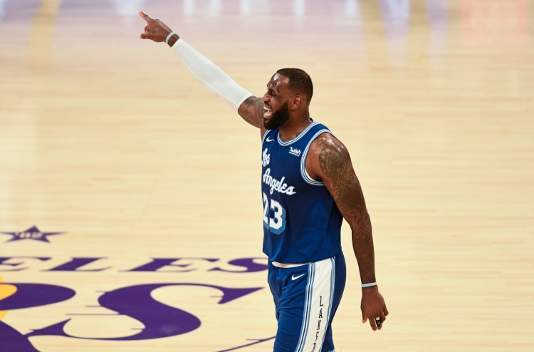 湖人隊|半場逆轉(zhuǎn)33分！詹姆斯轟27+10+10迎里程碑，替補三虎將爆發(fā)轟41分