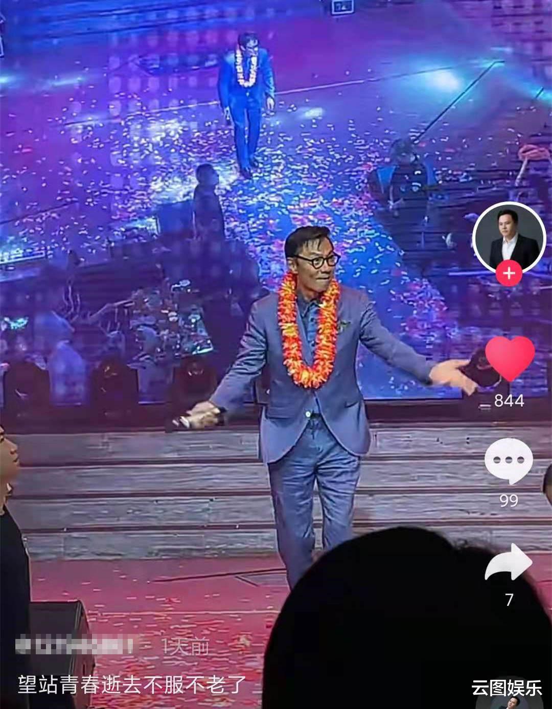 林俊贤|60岁林俊贤跑商演，又唱又跳表演卖力，8名旗袍美女伴舞排场足