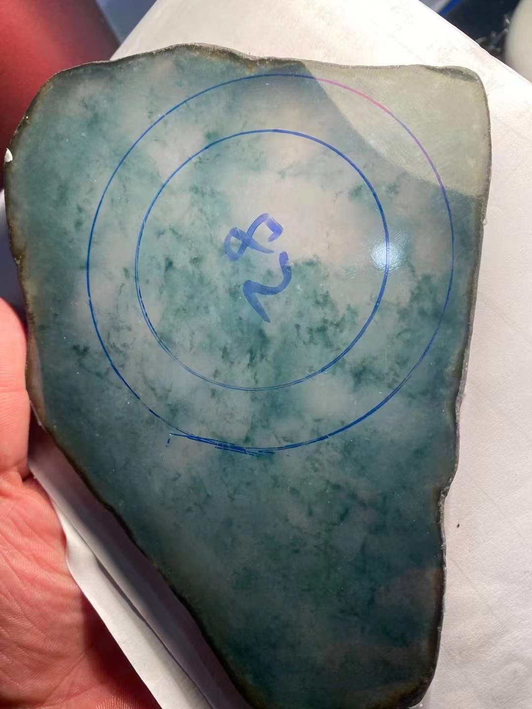 |又一块好原石拿去做货了，还要再挖到这样品质的就难了