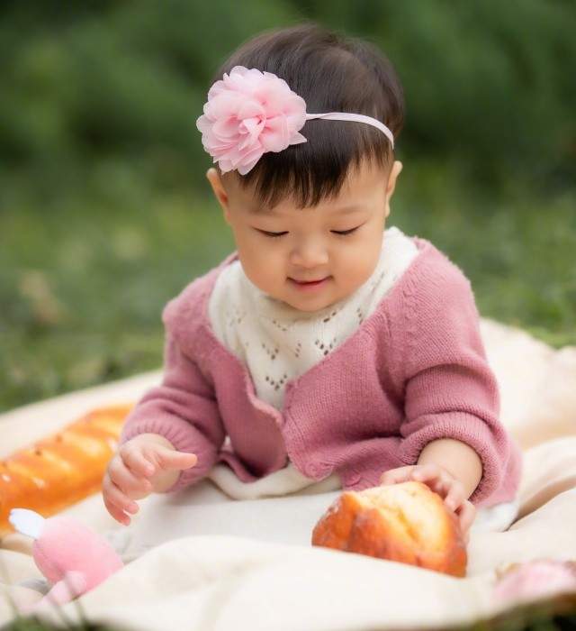 胡蝶|主持人胡蝶为女儿庆生，爱女脸颊肥嘟嘟惹人爱，6岁葫芦神似陆川