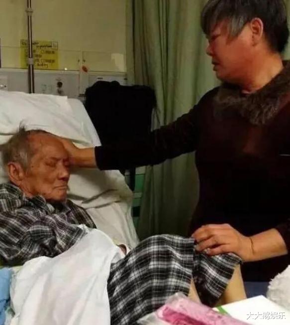 黄日华|容忍妻子出轨，屡遭背叛却不离婚，黄日华才是真男人