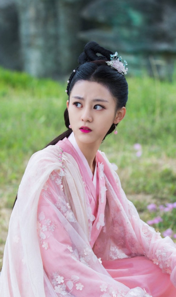 迪丽热巴|山河令双男主:同天被爆绯闻,你合作热巴我合作颖宝,谁发展更好?