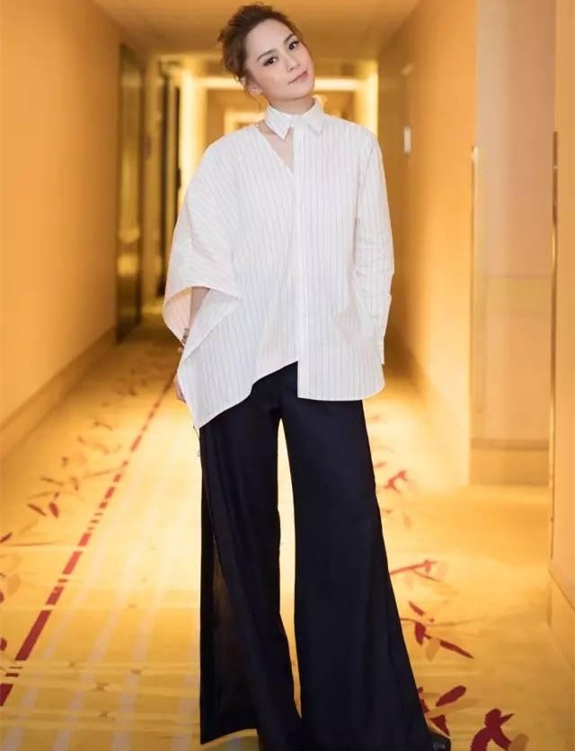 猫姐穿搭经 阿娇这是什么新时尚？穿的下装“远看是裙，近看是裤”，还挺个性