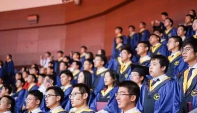 依科育儿吧|师范院校毕业的学生,将来可以直接当老师?网友:你的想法太天真