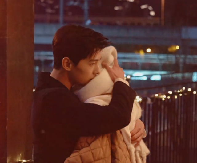 肖战|《你是我的荣耀》官宣新海报，全员做“拿捏”手势，网友：内涵了