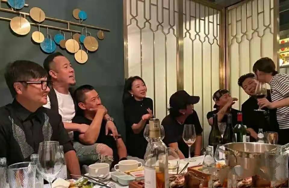 聚餐|明星的聚餐有多豪? 杨坤孙楠等人聚餐白酒成焦点