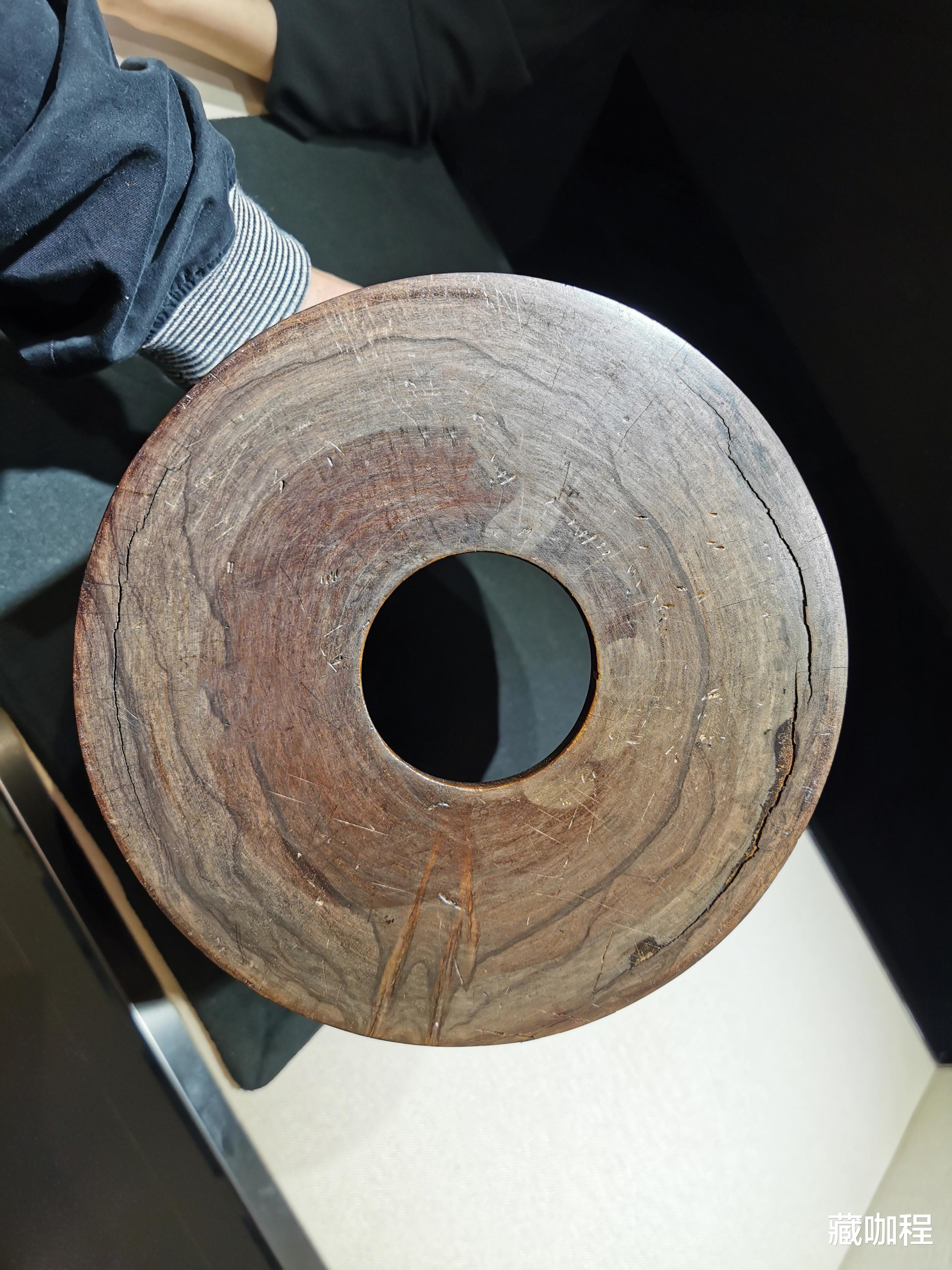 笔筒|魑魅魍魉齐登场，黄花梨大笔筒浑然天成