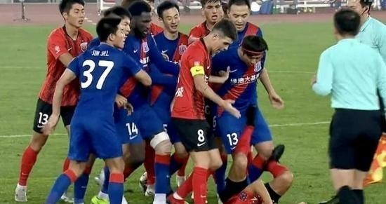 |申花重建可学习国安，泰山改变效果明显，职业足球非人情俱乐部