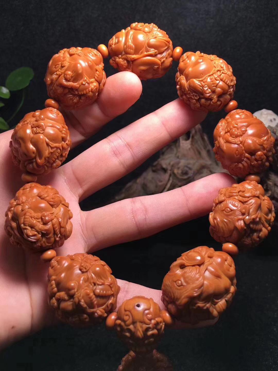 核雕|胡小兰雕刻大师有名吗？胡小兰核雕作品的收藏价值高吗？