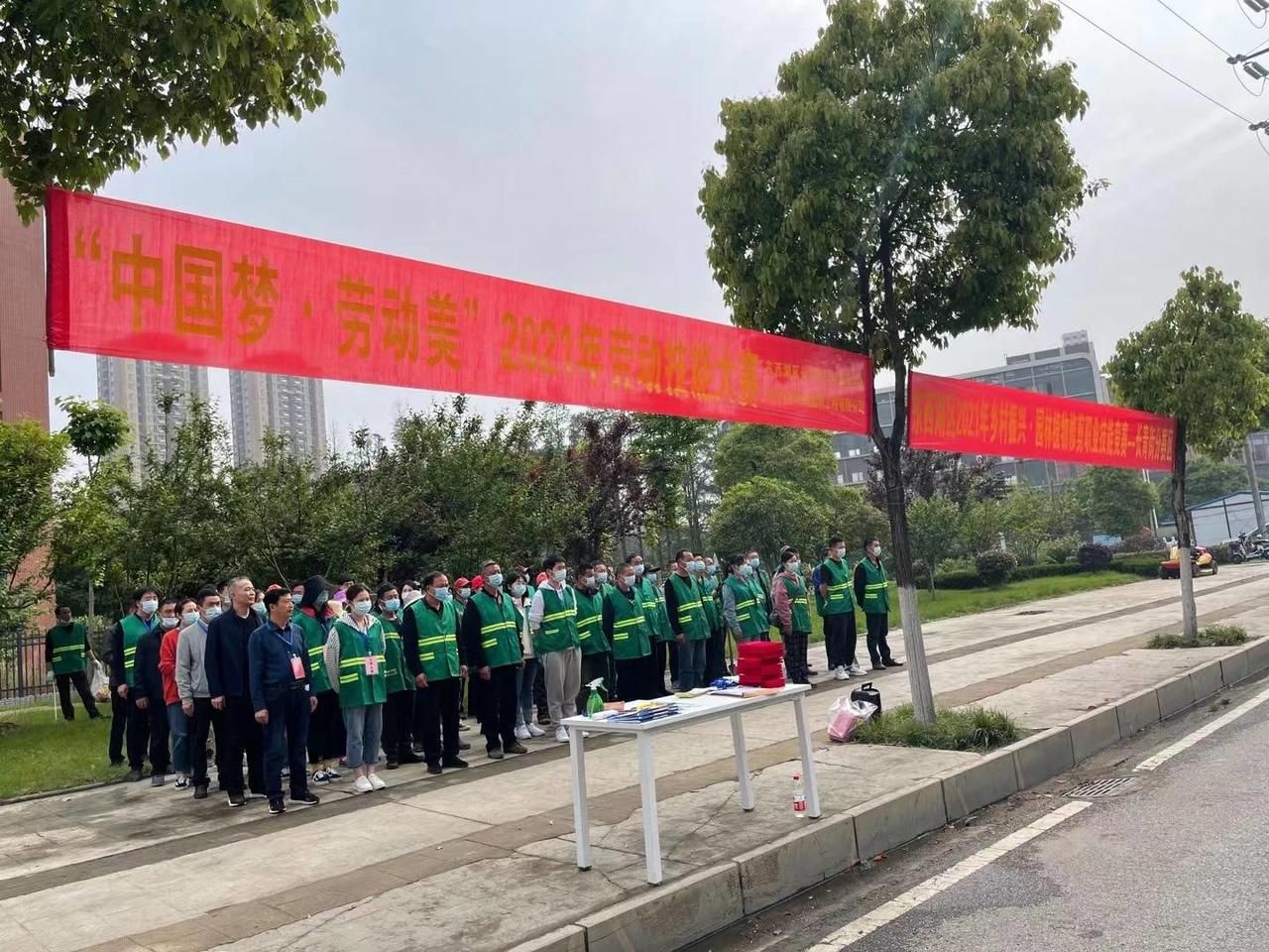 胡了说扒道 展园丁匠心，开展园林植物修剪技能大赛，尽显园林人风采