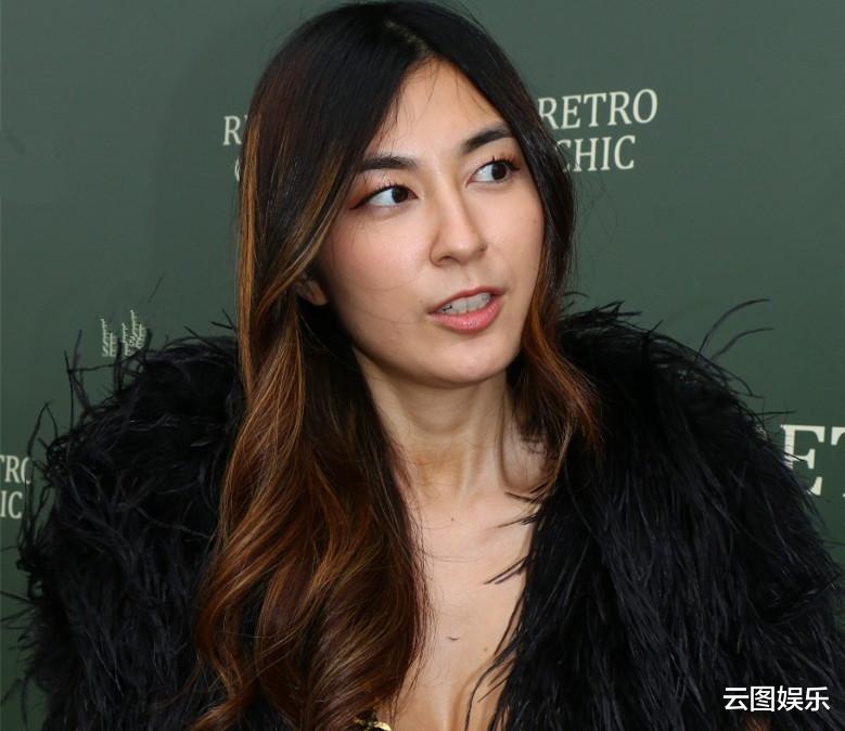 邓梓峰|邓梓峰长女兼职当模特，美貌出众身材好，名校毕业无意进娱乐圈