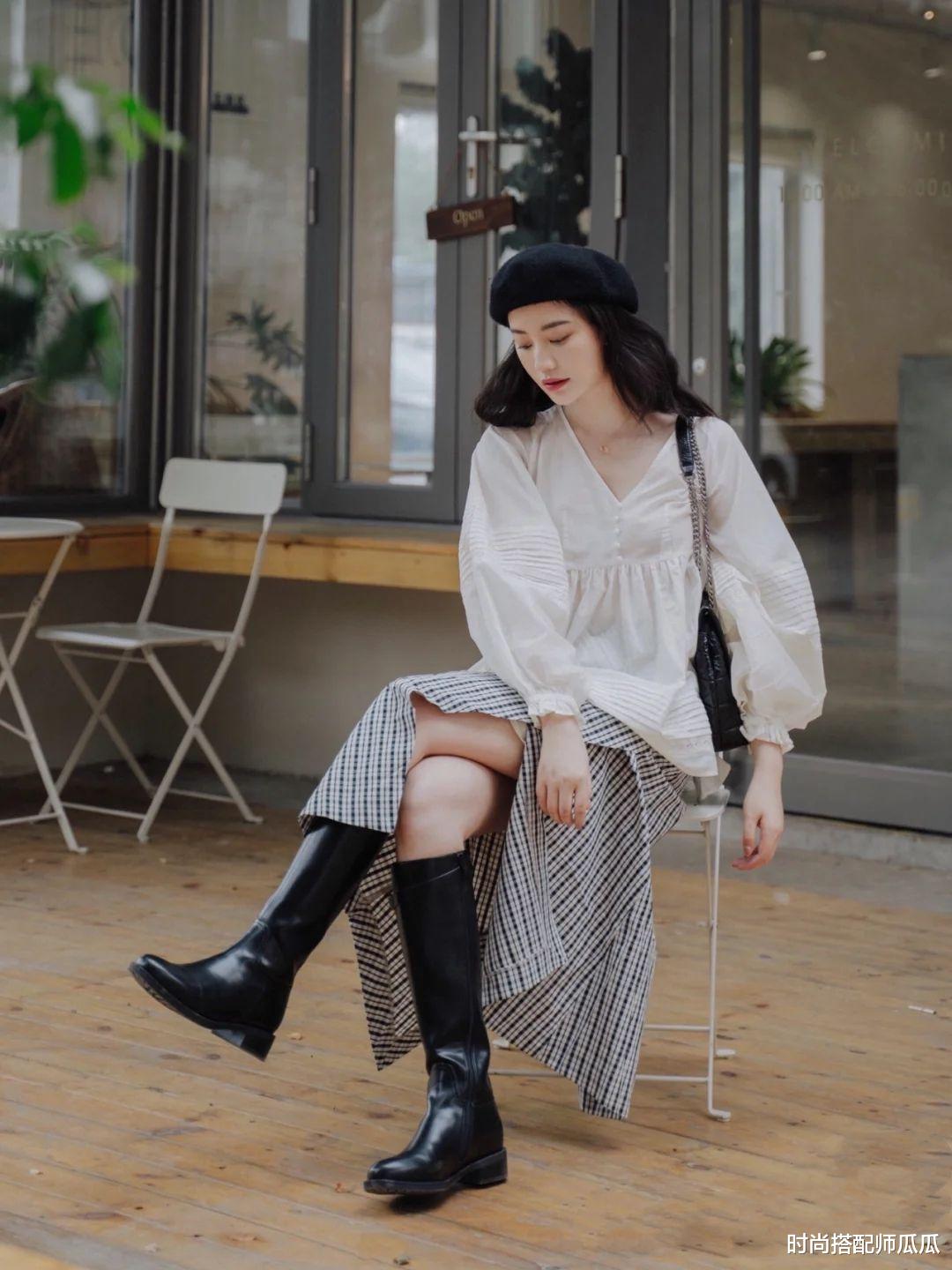 时尚搭配师瓜瓜|女人过了45岁，建议少穿高跟鞋！今秋这“3双”正火，舒适又优雅