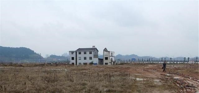 烧酒喵喵 湖北“执拗”钉子户，自称给1亿也不拆，断水断电5年终无悔