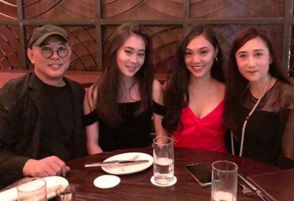 李连杰|李连杰生日或抑郁症女儿庆祝，爱女双眼无神！58岁李病情反复变虚胖