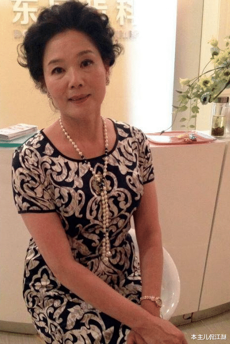 雷佳音|“国民母亲”杨青：和军人丈夫离婚，独自抚养女儿长大，现状如何