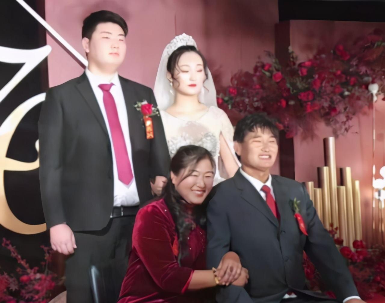 朱之文|大衣哥首次回应小伟离婚，话说得天衣无缝，责任也推得干干净净