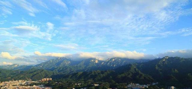 珊珊快来说旅游 河南有个县群山环绕，被誉当地“南大门”，拥有2000平方公里土地