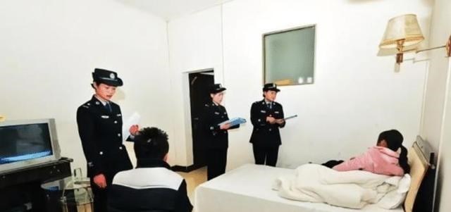 “假夫妻”去住宾馆,只登记一个人的身份证,被警察查到会怎么样
