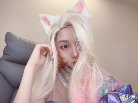 关晓彤|关晓彤Cos《英雄联盟》阿狸，金色长发妆容精致，身材太绝了