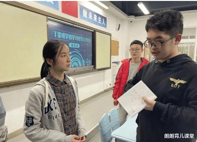 朗朗育儿课堂|17岁“天才少女”被8所顶级学府录取，接受采访时，她的话令人动容