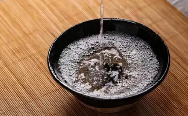 流鼻血|19歲學生查出脂肪肝，醫生怒斥：1種“水”一杯頂十斤肥肉，還敢天天喝？