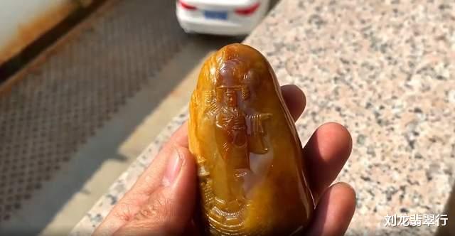 雕刻|玉石记：2000块的“土豆”传奇蜕变，给手艺人点个赞