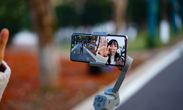 荣耀|2022年首场科技时尚跨界IP，GENTLE GALA先生之夜联名荣耀手机