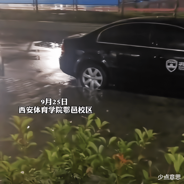 高校 不是我耍流氓！西安高校女生吐槽男厕所：“经常看到不该看的”