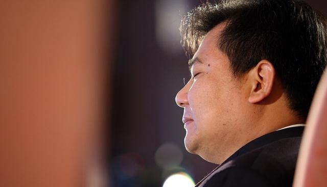 四叶草海之恋|知名电商巨头逐渐没落，负债超2000亿，卖掉股份后，又卖员工宿舍