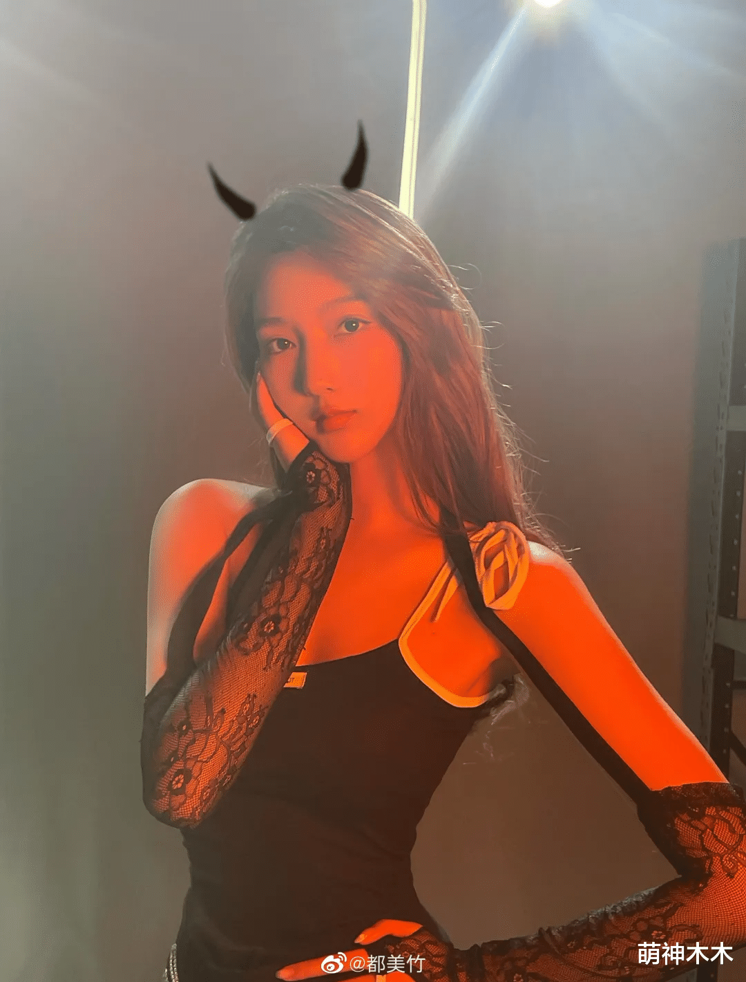 都美竹|都美竹曝和吴亦凡交往细节：过夜时表哥守在屋外，承诺带去见家长