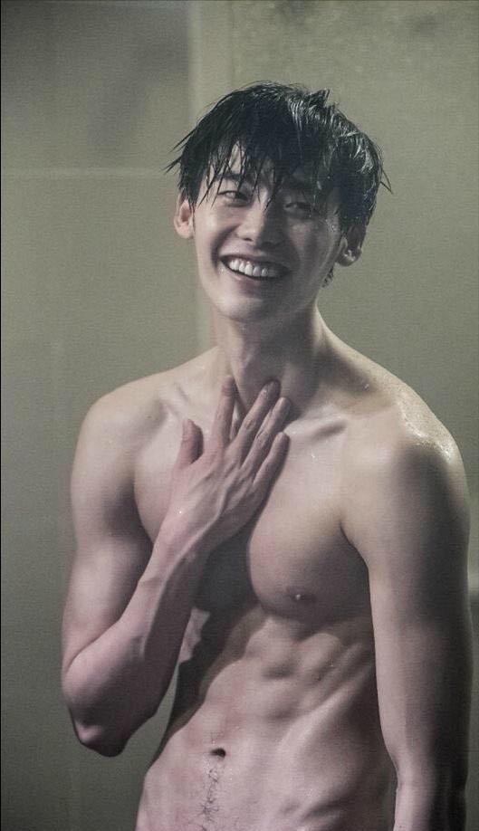 邓伦|长腿细腰标配的男明星：肖战和邓伦背影很惊艳，朱正廷让人想不到