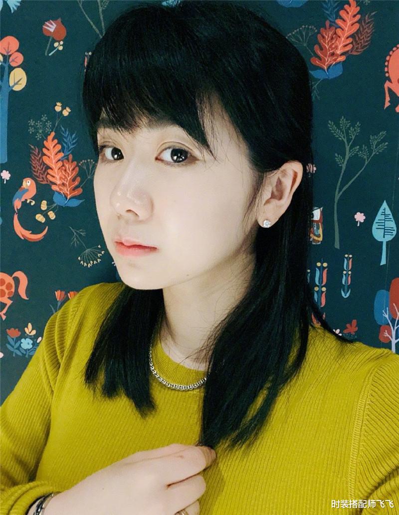 穿衣搭配|福原爱真的太会穿了，雾霾蓝毛衣配鹅黄色仙女裙，日系风太甜美了