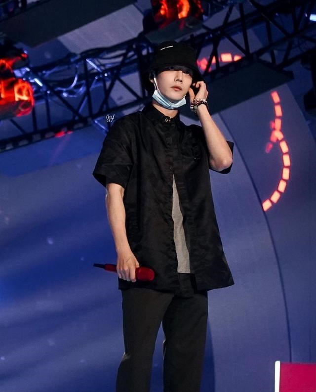 霍思燕|“李宁”更新肖战同款，还解锁肖战另一种风格，粉丝评价极高