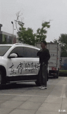 美人閣 感覺姑娘的這個動作比一字馬難得多，哈哈哈