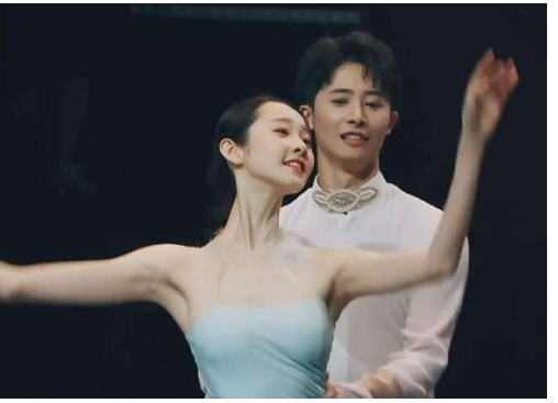 娱乐圈|她曾干净得像白纸，何炅也不忍看她进娱乐圈，如今发展成这样了