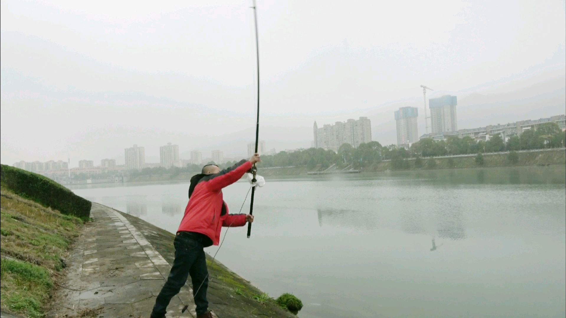 摄像头|这种“暴力”垂钓者，与钓鱼人有本质的区别，早晚会被叫停？