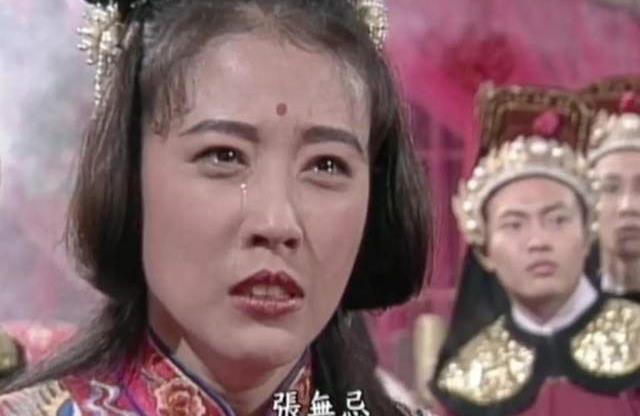 赵敏|9版周芷若“手撕”赵敏，谁战斗力爆表，谁像小学生打架？