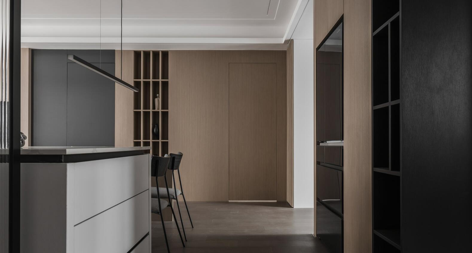 精装房就该有精装的样子，她坚持对空间重组，完工后高级多了