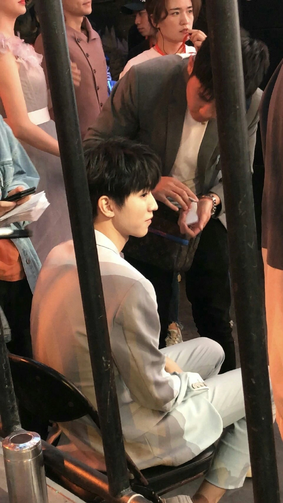 |明星现实生活中真的那么好看吗？