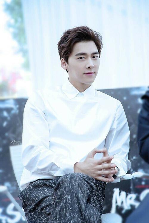 Ala的陪伴|李易峰怎么可以这么帅呢，穿搭也很好看，真是人间宝藏啊