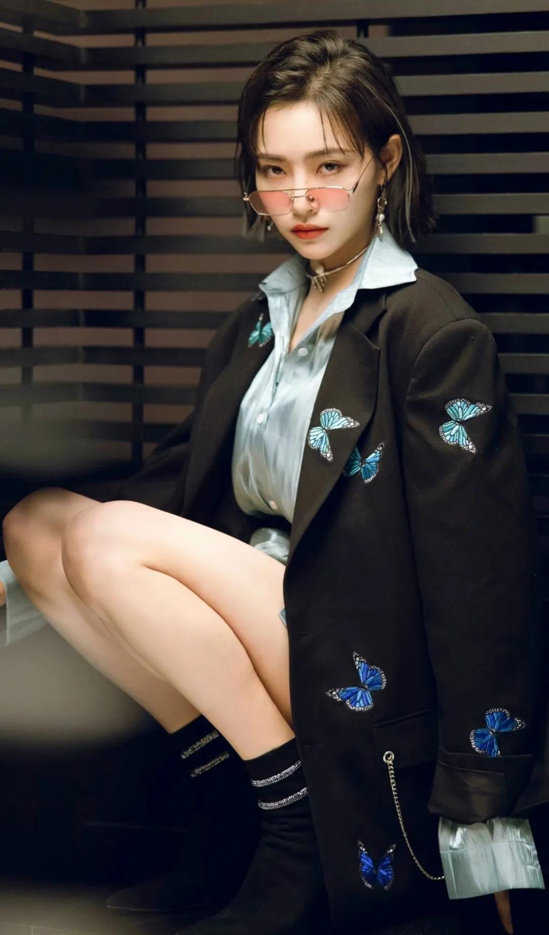 许佳琪|人偶娃娃 许佳琪，肤白貌美大长腿，美女如此多娇