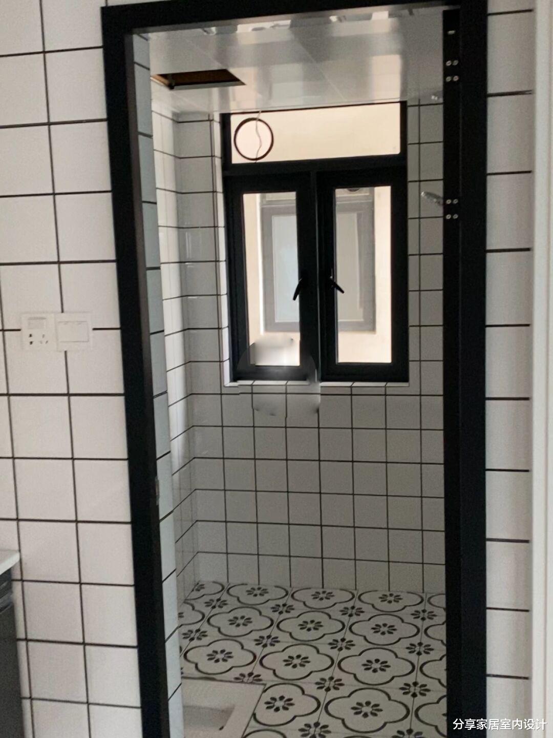 装修越来越流行石膏线条代替吊顶,看她家,还没家具就很好看!