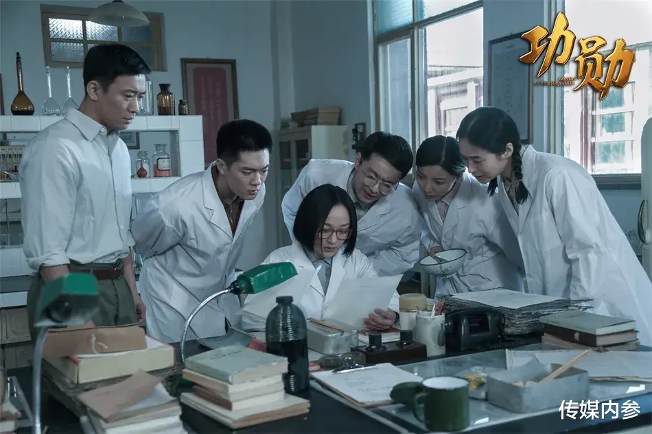 《屠呦呦的礼物》:平易中见崇高,永远不老的中国女性科学家深入人心?