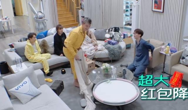 欧阳娜娜|欧阳娜娜遇“生理期”裤子脏了，陈伟霆无视，范丞丞反应甜到我了