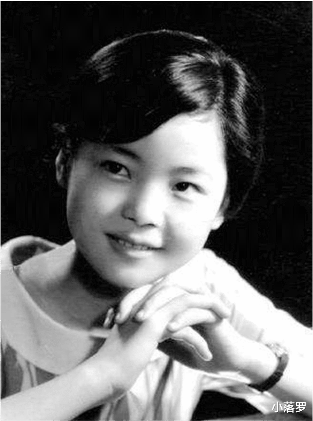 小姐姐|明星小时候照片：张国荣梅艳芳、成龙邓丽君、谢霆锋王菲、李小龙、郭德纲