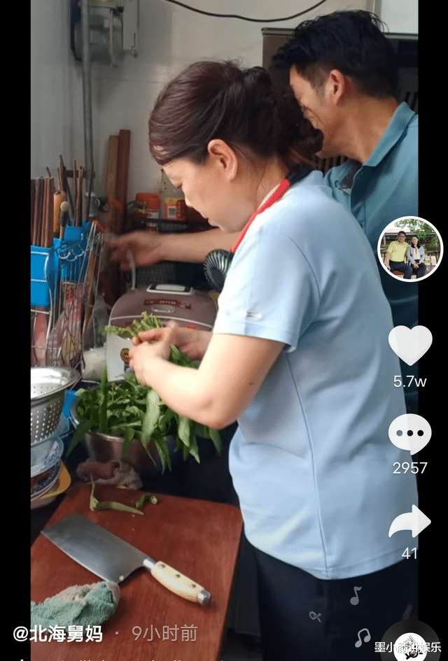 许敏|有家不能回！许敏和好友一起散步，无意间又走回了万达的家