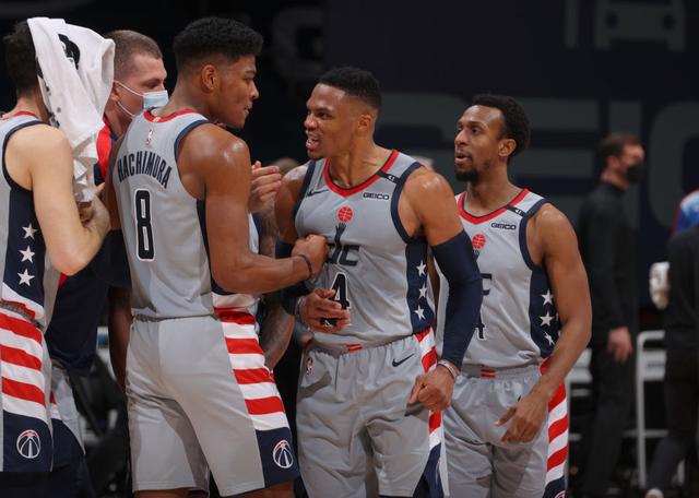 威斯布鲁克|NBA最新排名！威少爆砍41分击溃篮网，约基奇轰47分碾压西部第一