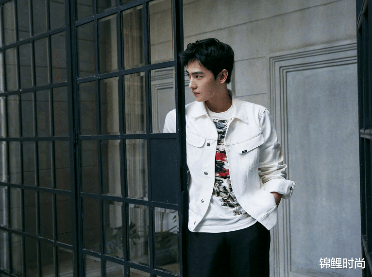 锦鲤时尚|被“学神于途”圈粉，30岁仍然满是学长气质，不油不腻真难得