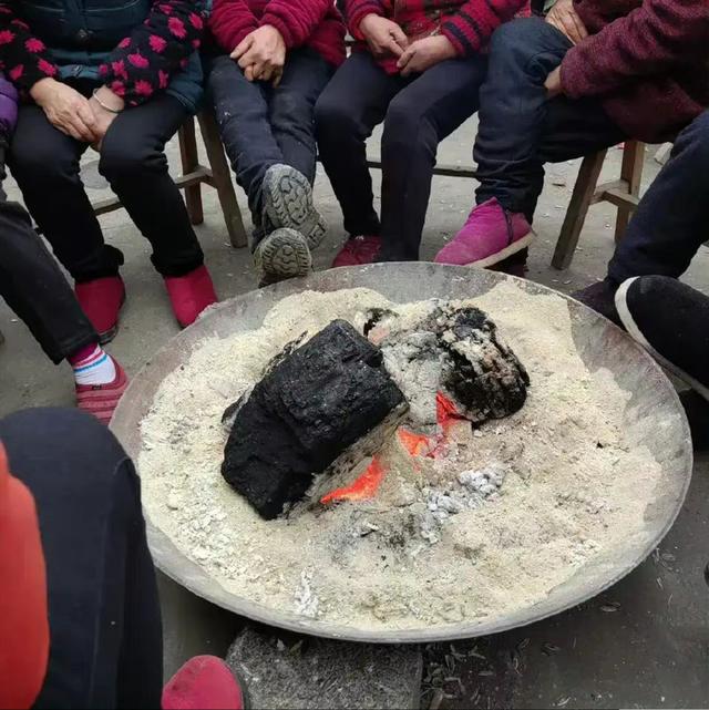 “出差一周回来后，看到亲戚给我装修的婚房！”我瞬间崩溃了啊